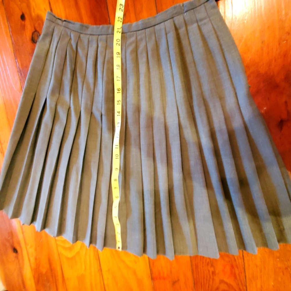 Valerie Stevens Forest Green Wool Pleated Skirt, Size 8